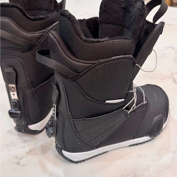 New in box Kids Burton Step On Snowboarding Boots - Picture 5 of 9